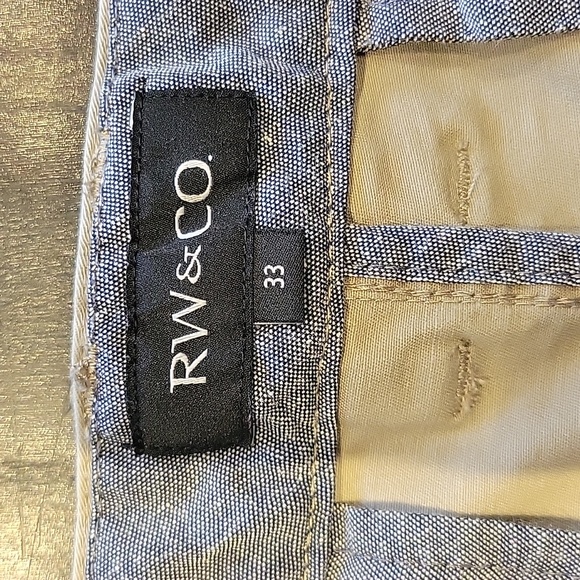 Mens khaki shorts - Picture 2 of 4